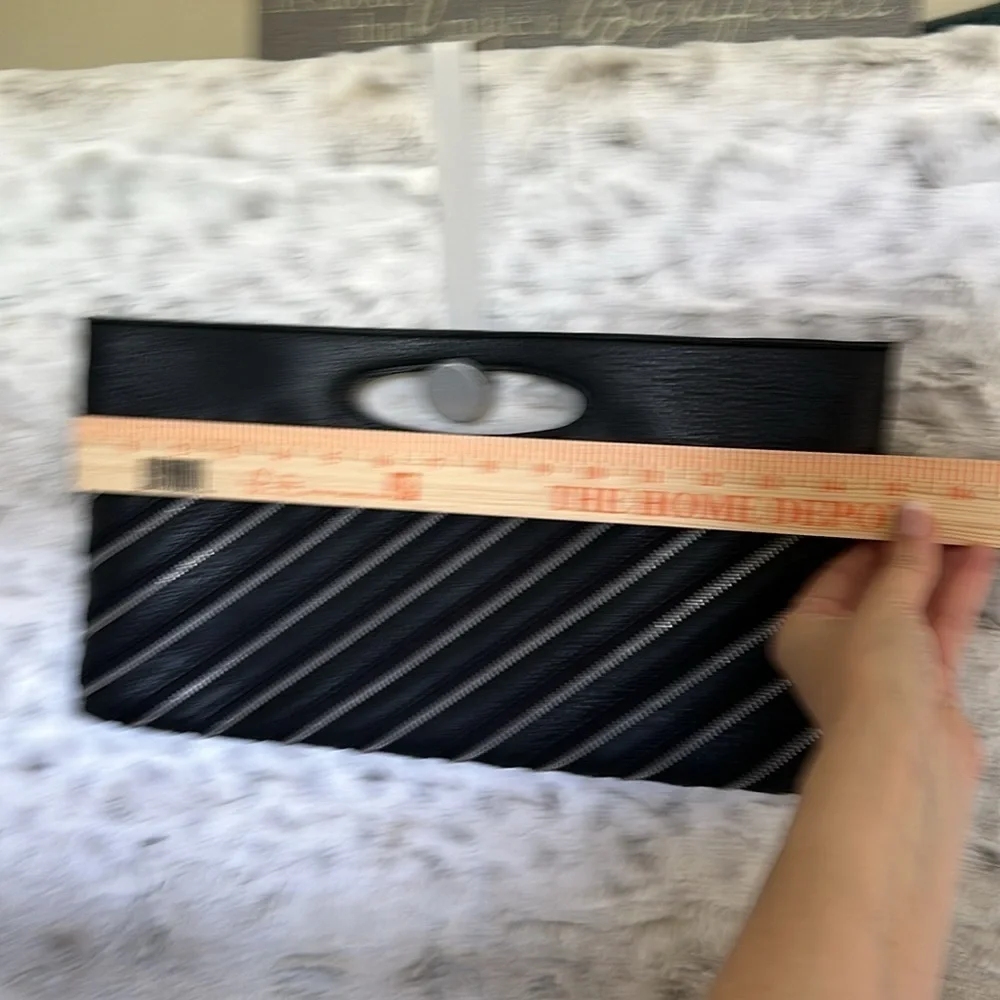 Black Zipper Clutch - Picture 6 of 6